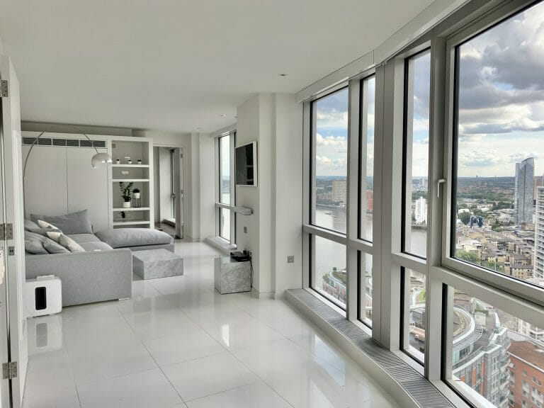 Luxury Canary Wharf Penthouse image 5