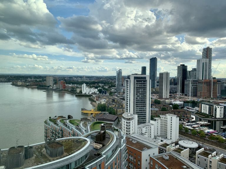 Luxury Canary Wharf Penthouse image 3