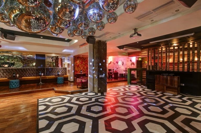 Trendy Cocktail Bar with Themed Rooms image 7