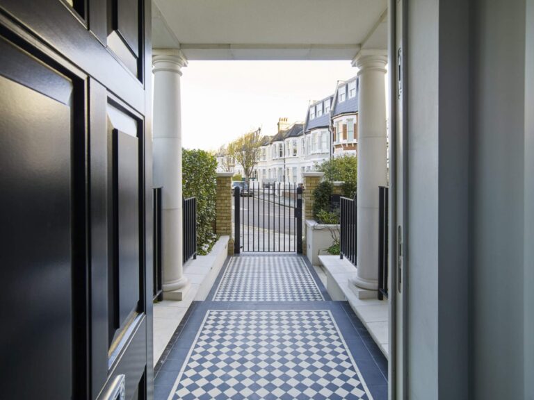 Luxurious Modern Town House image 1