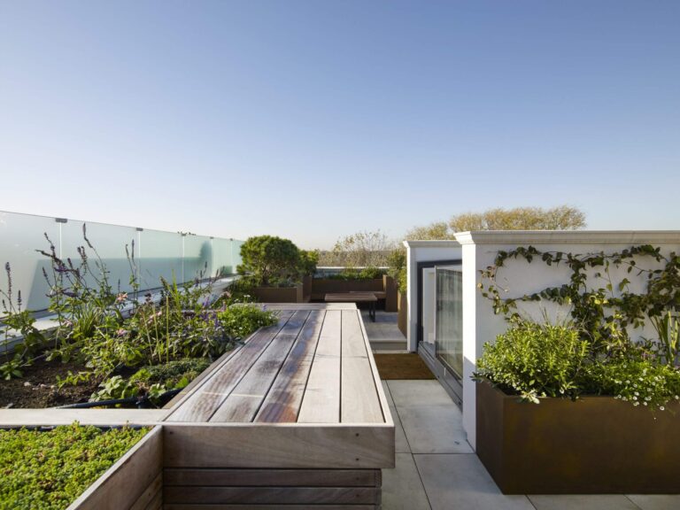Luxurious Modern Town House image 4
