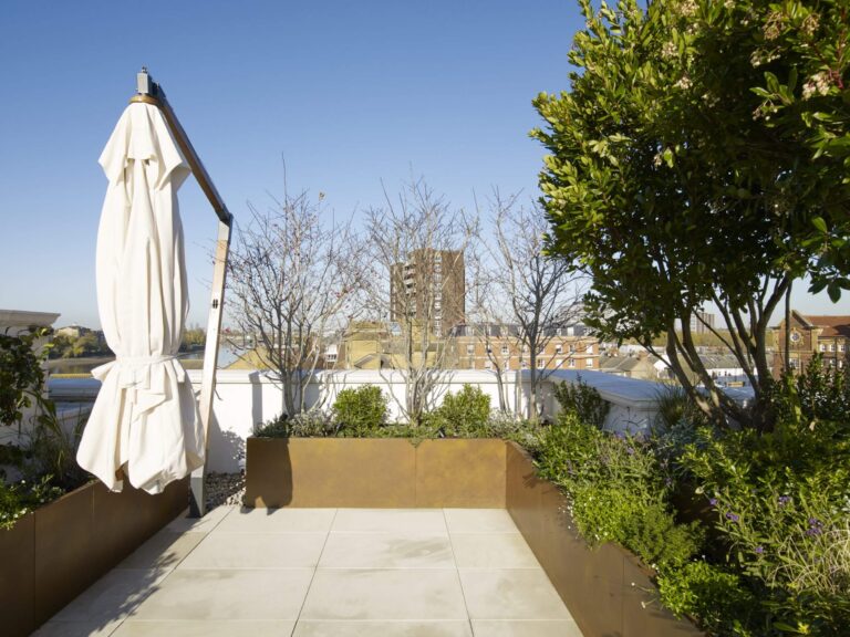 Luxurious Modern Town House image 5