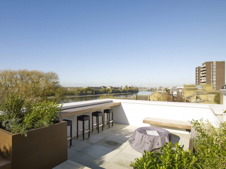 Luxurious Modern Town House image 8