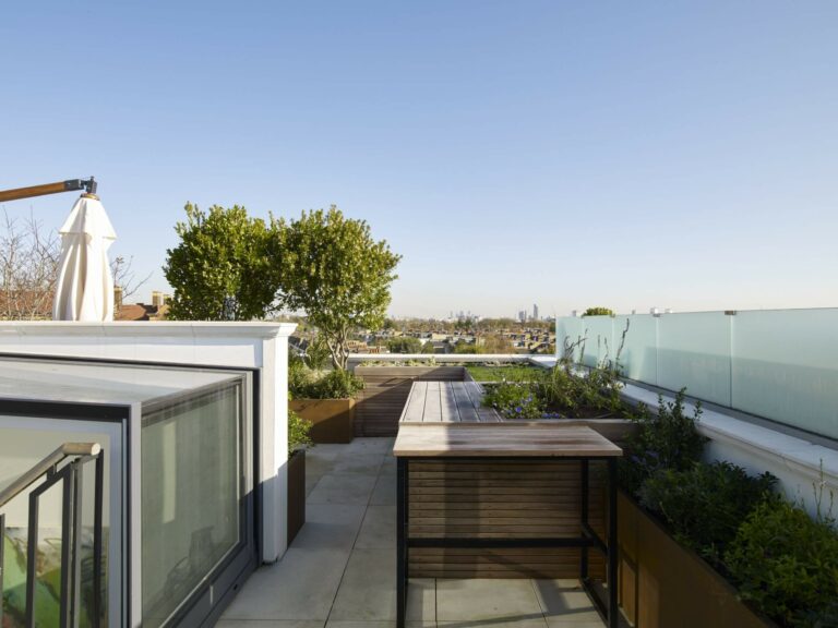 Luxurious Modern Town House image 9