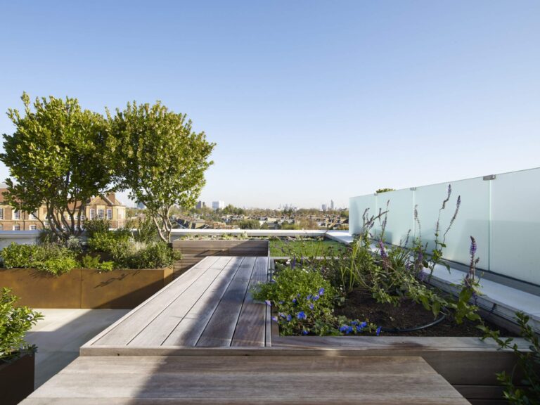 Luxurious Modern Town House image 10