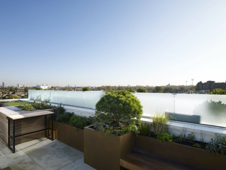 Luxurious Modern Town House image 16