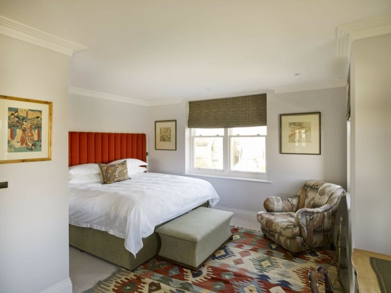 Luxurious Modern Town House image 17