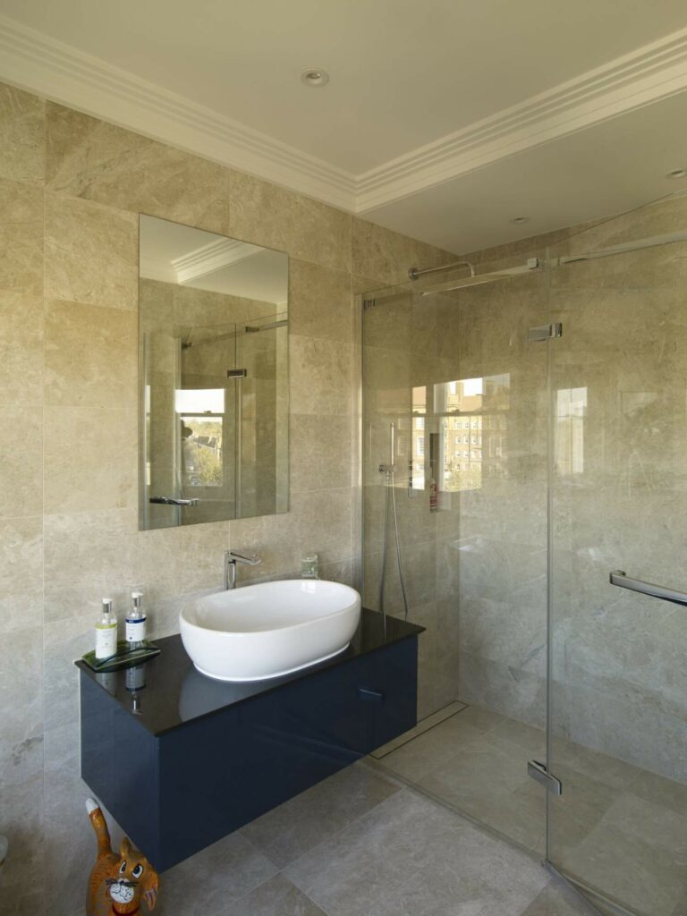 Luxurious Modern Town House image 19