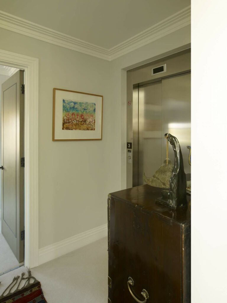 Luxurious Modern Town House image 21