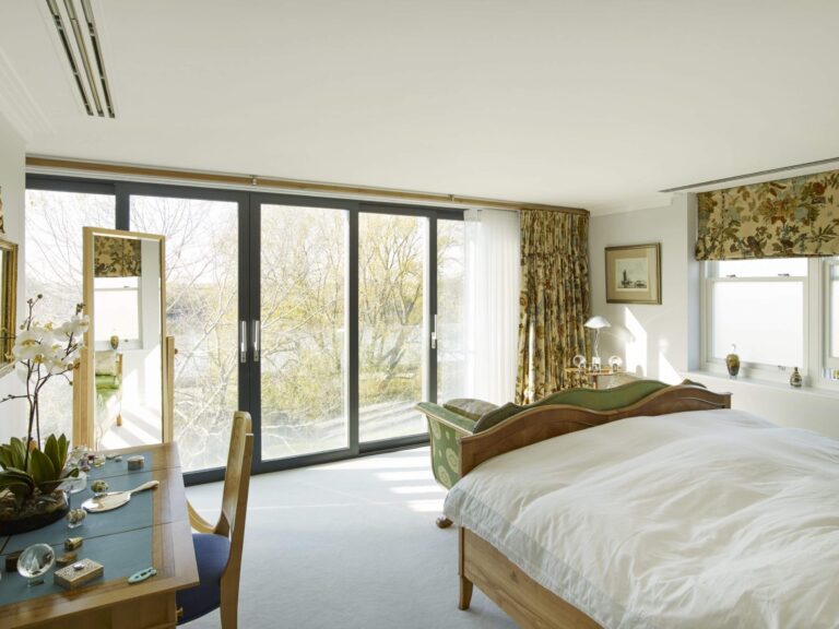 Luxurious Modern Town House image 22