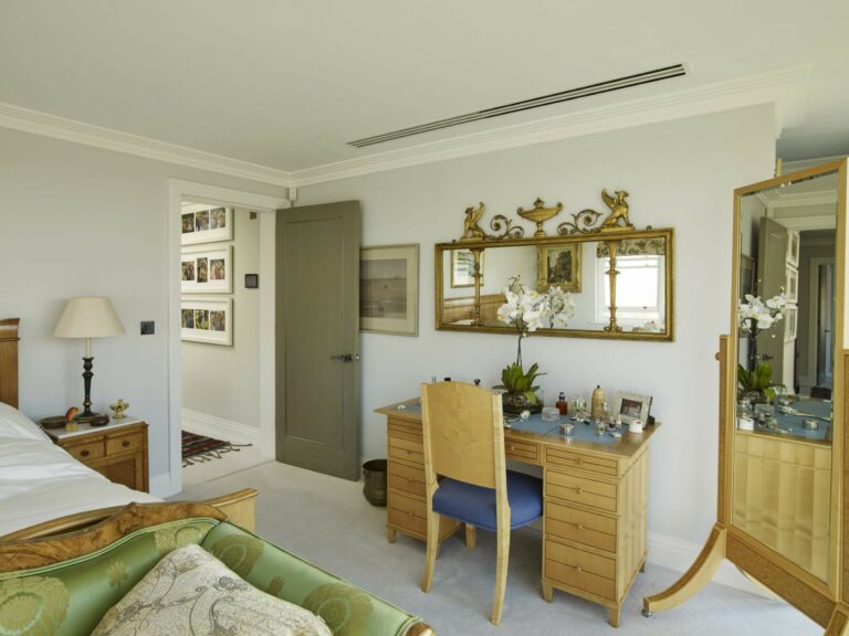 Luxurious Modern Town House image 24
