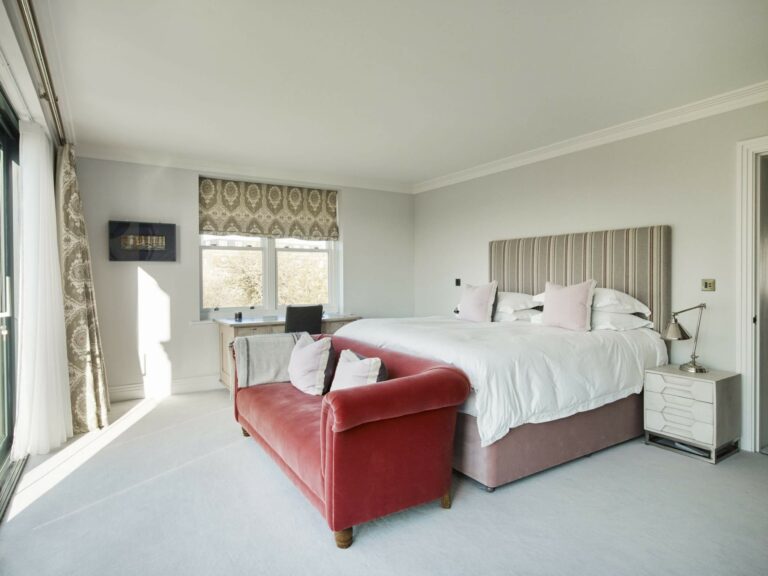 Luxurious Modern Town House image 26
