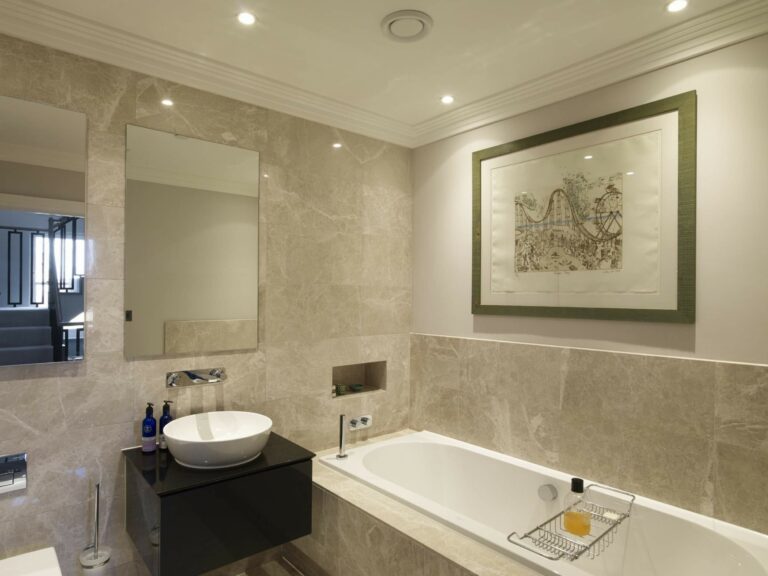Luxurious Modern Town House image 30