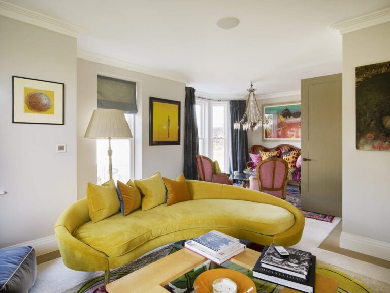 Luxurious Modern Town House image 36