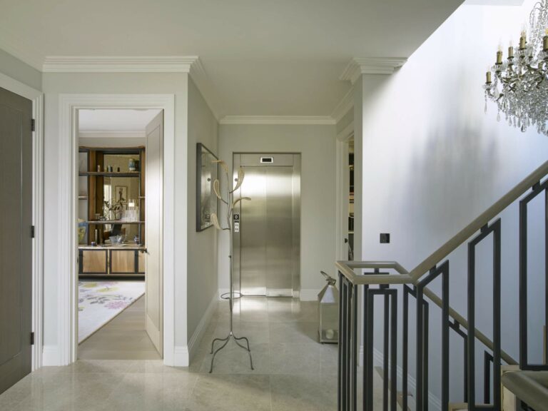 Luxurious Modern Town House image 40