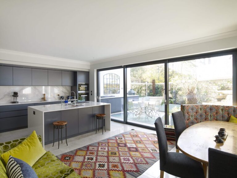 Luxurious Modern Town House image 41