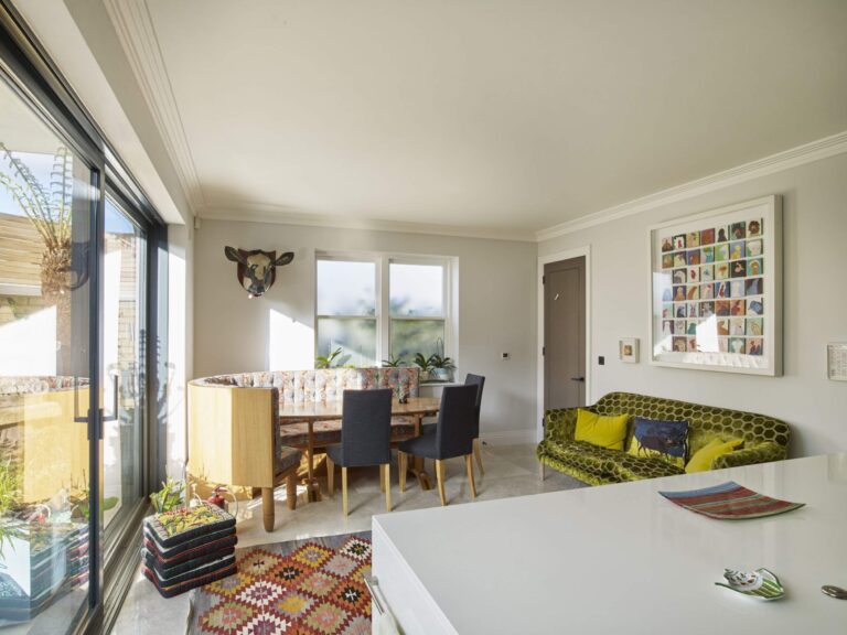 Luxurious Modern Town House image 44