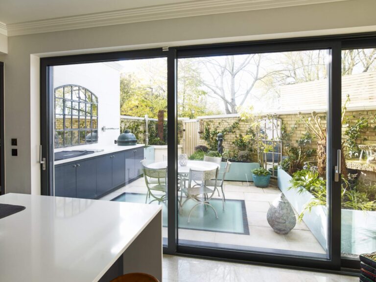 Luxurious Modern Town House image 45