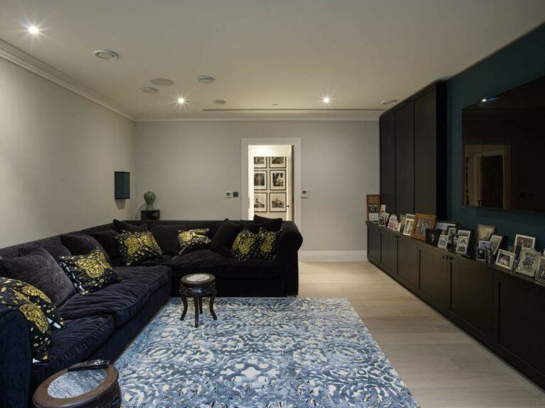 Luxurious Modern Town House image 47