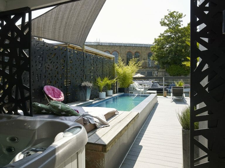 Stylish Riverfront Home image 4