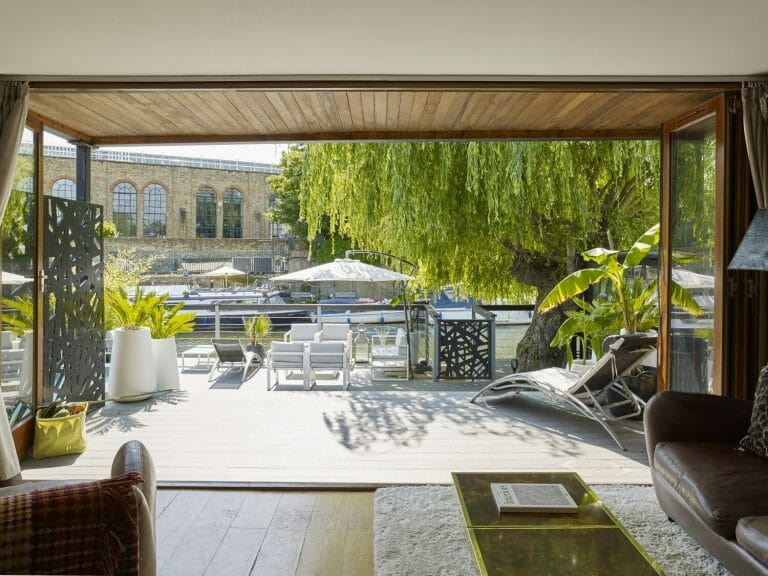 Stylish Riverfront Home image 11