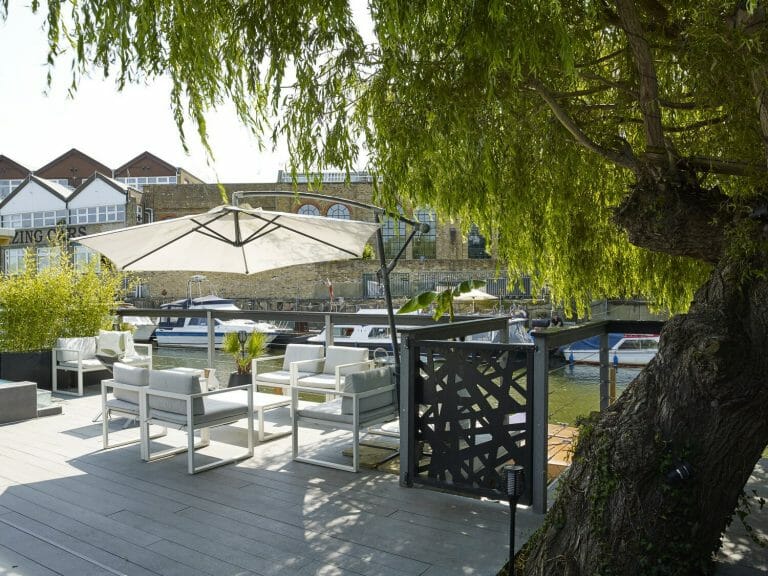 Stylish Riverfront Home image 12