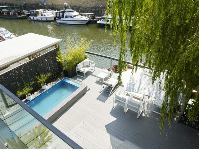 Stylish Riverfront Home image 3
