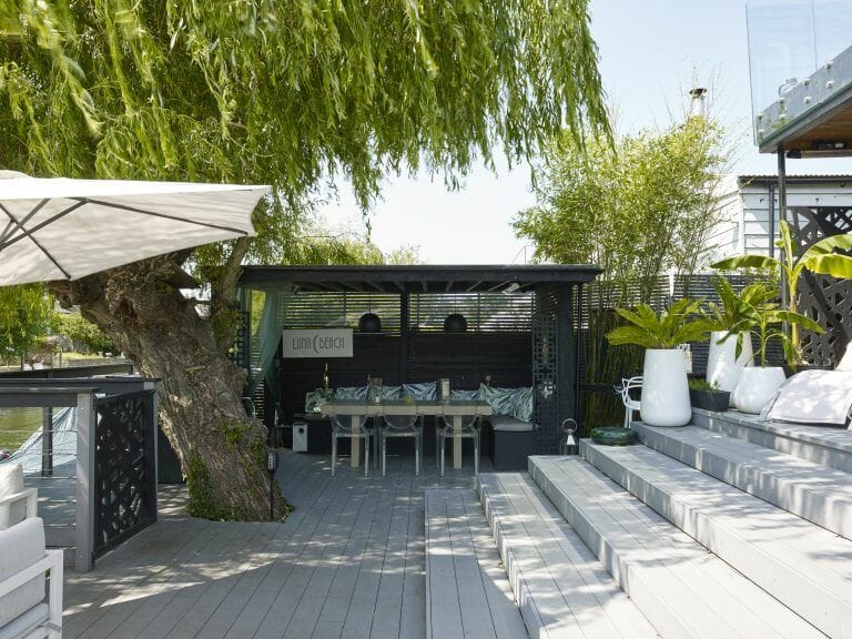 Stylish Riverfront Home image 14