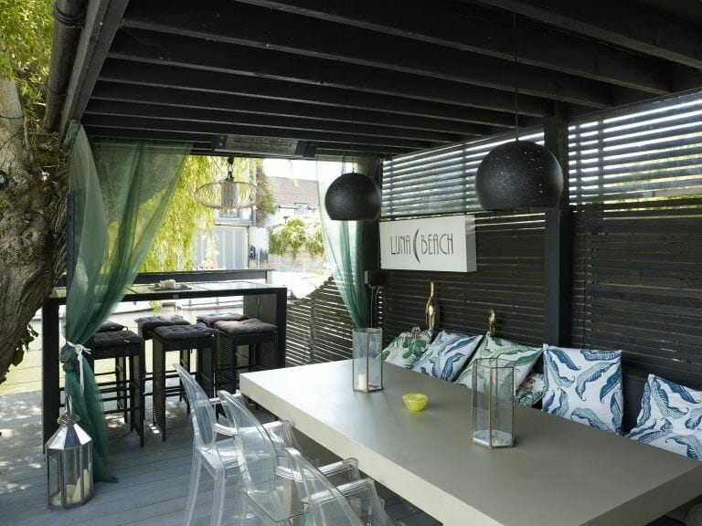 Stylish Riverfront Home image 16