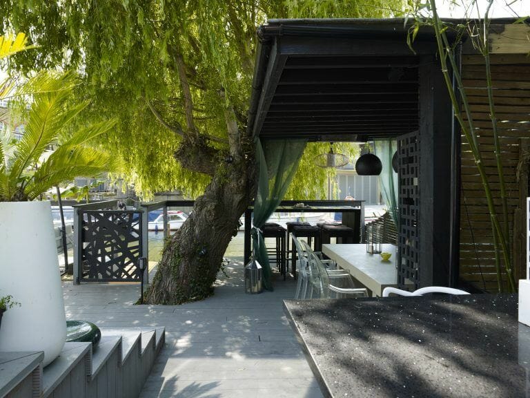 Stylish Riverfront Home image 17