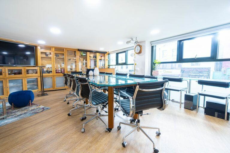 Modern Office Space image 7