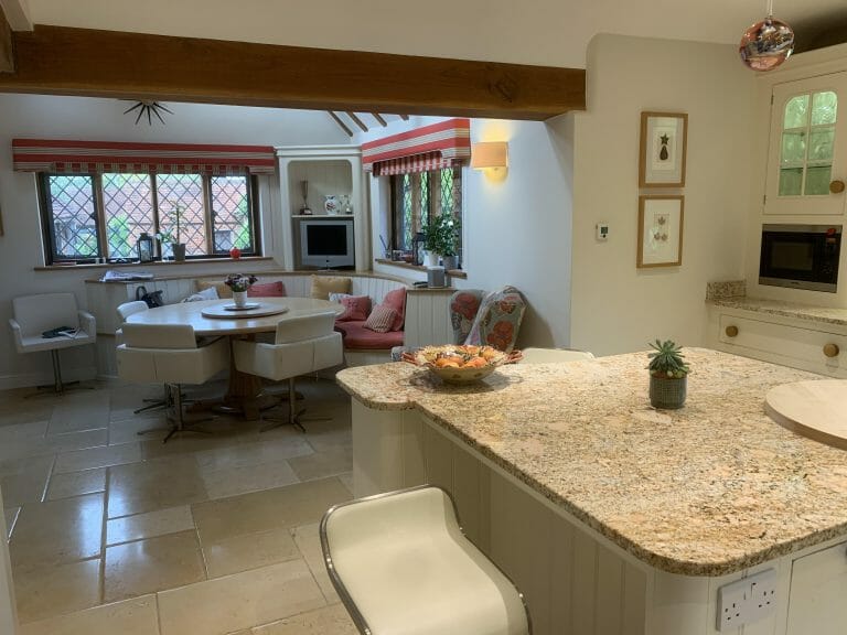 Country House in Hampshire image 5