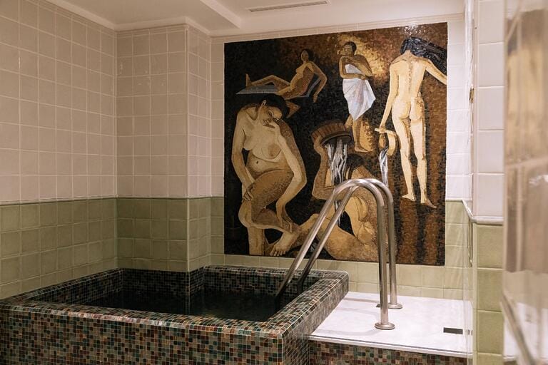 Contemporary Spa image 1