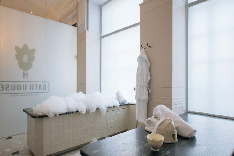 Contemporary Spa image 3