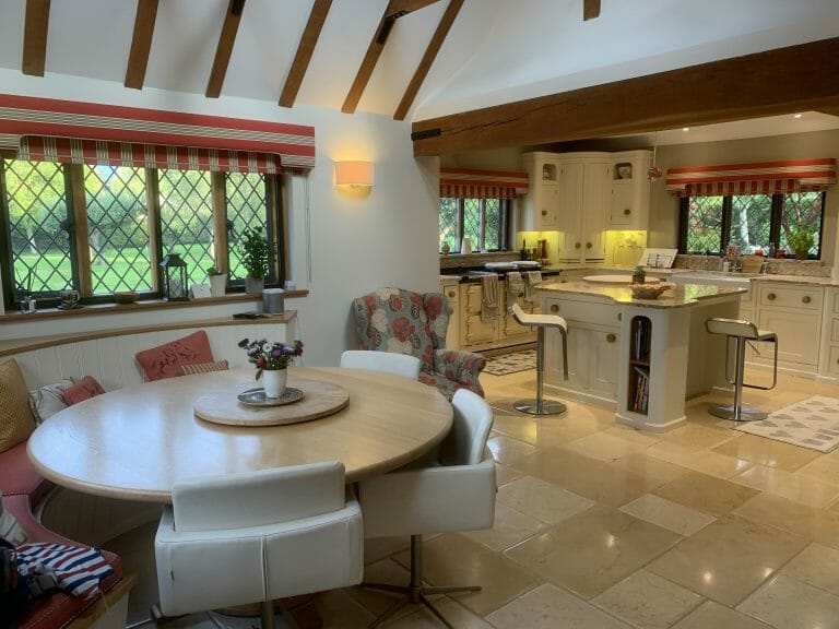 Country House in Hampshire image 6