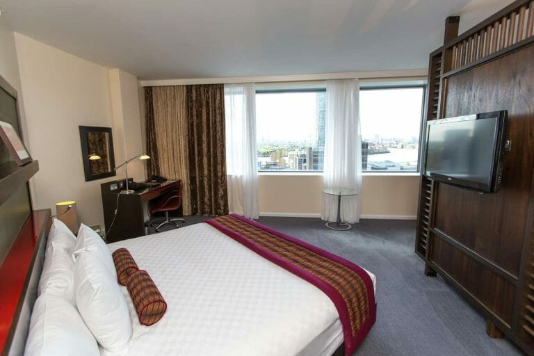 Hotel in Canary Wharf image 2