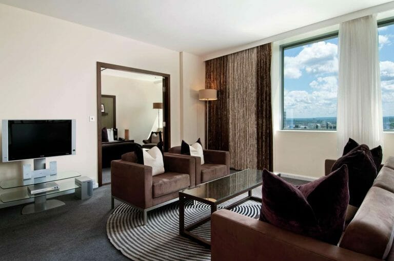 Hotel in Canary Wharf image 3