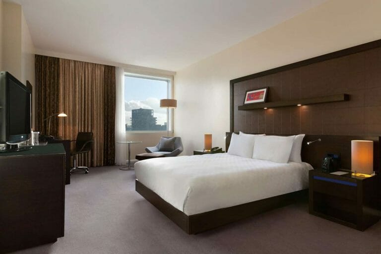 Hotel in Canary Wharf image 1