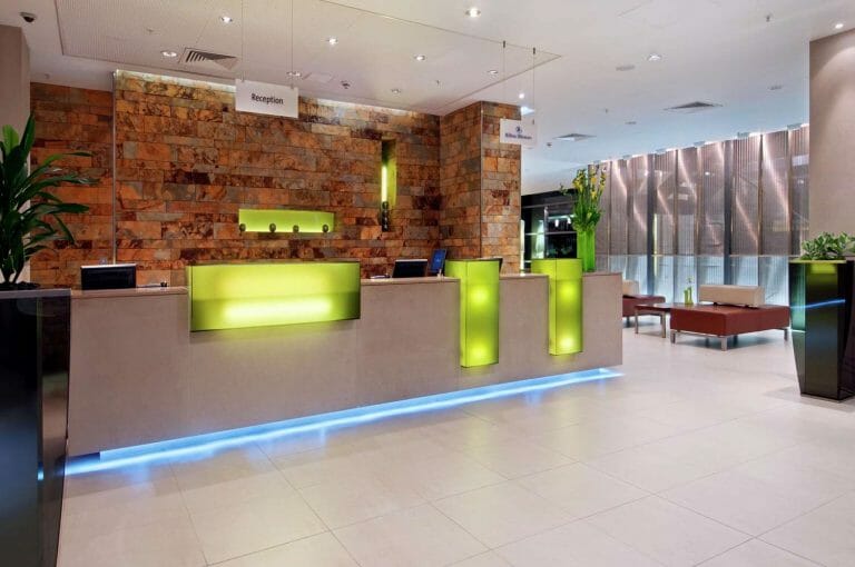 Hotel in Canary Wharf image 8