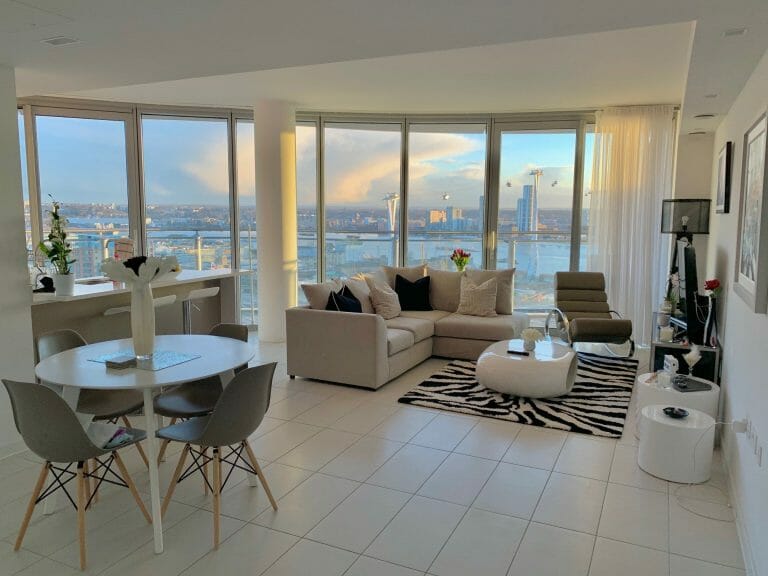Luxurious Apartment with River Views image 4