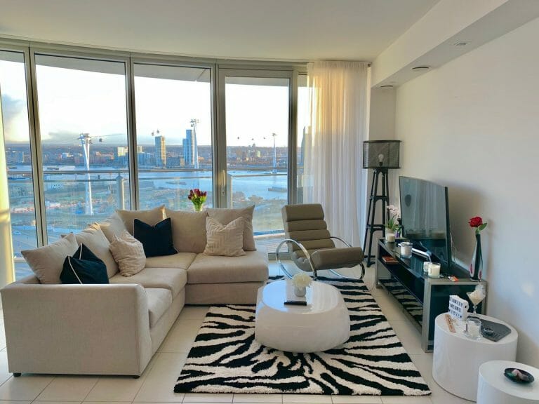 Luxurious Apartment with River Views image 5