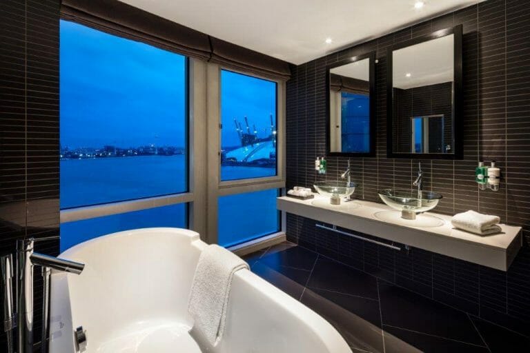 Hotel in Canary Wharf image 22