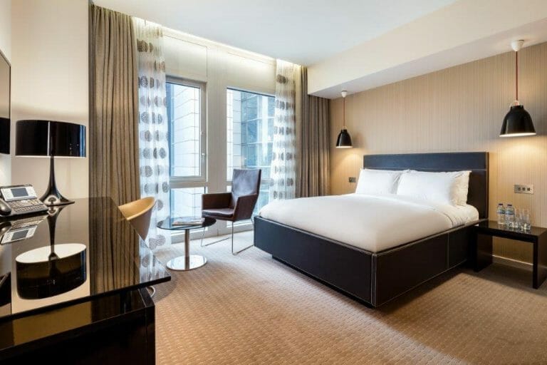 Hotel in Canary Wharf image 17