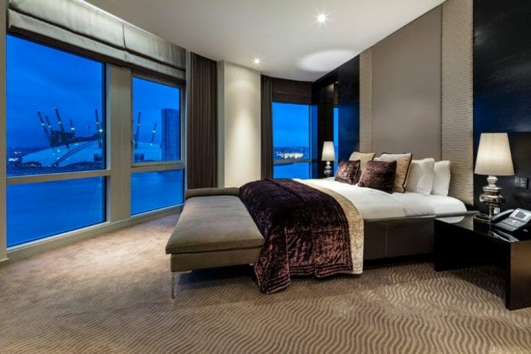 Hotel in Canary Wharf image 18
