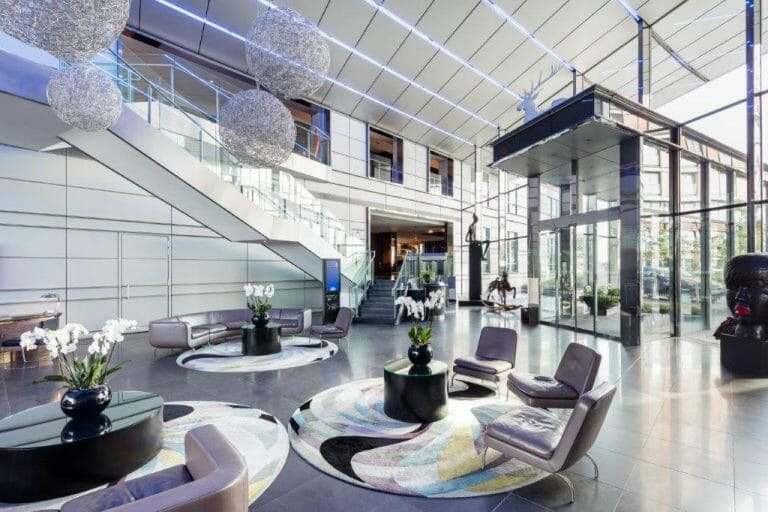 Hotel in Canary Wharf image 3