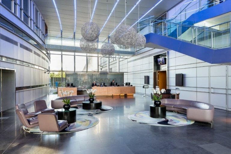 Hotel in Canary Wharf image 4