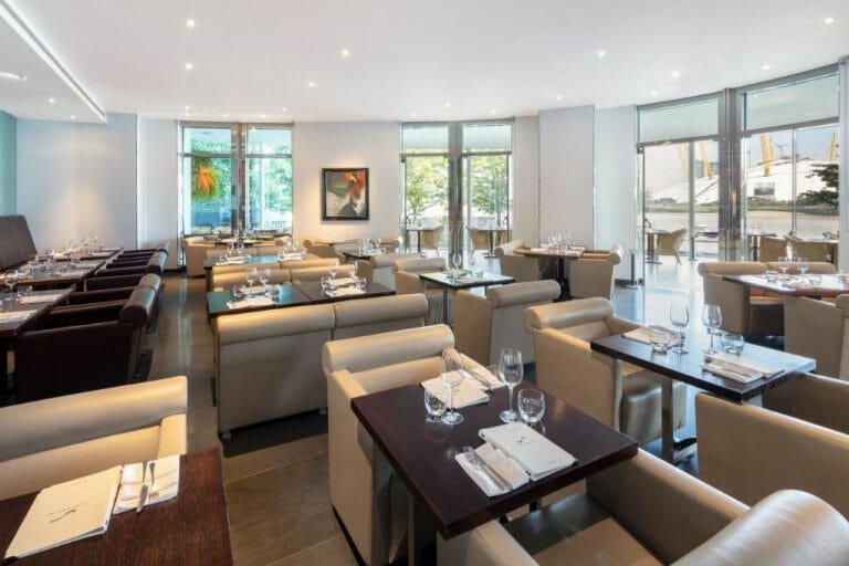 Hotel in Canary Wharf image 9