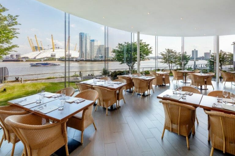 Hotel in Canary Wharf image 8