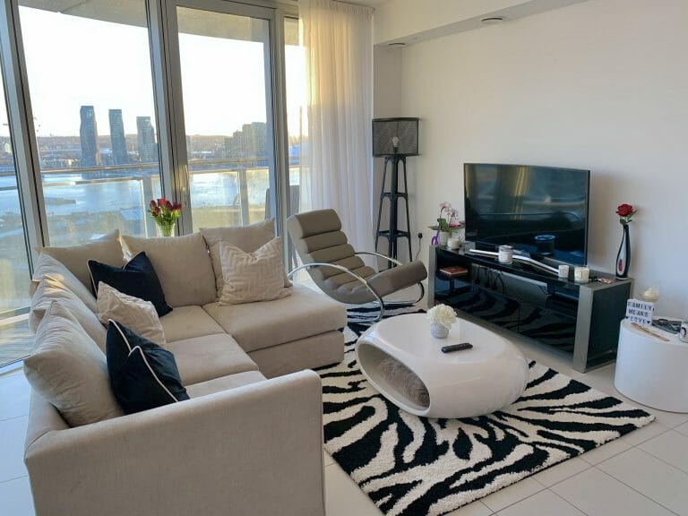 Luxurious Apartment with River Views image 6
