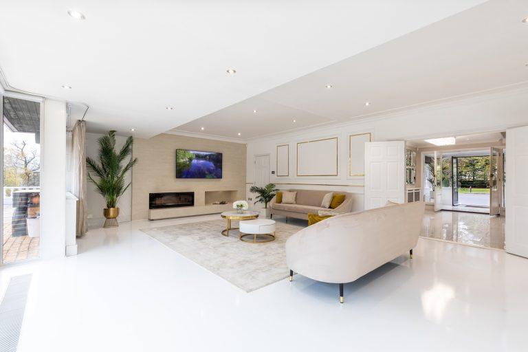 Hertford Villa with Pool, Gym and Garage image 23